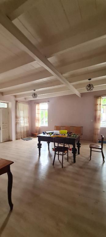 House, Chʼkhorotsqu