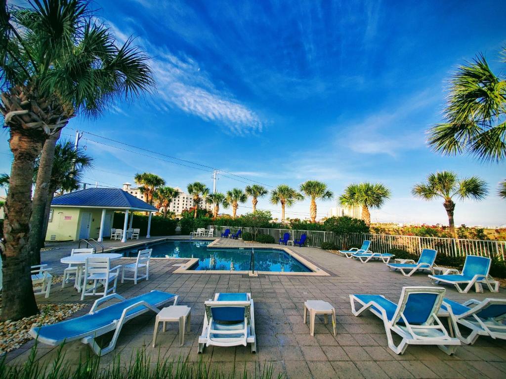 Navarre Beach Landing - Beach Gear Included - Walk to Beach - Sunset Views, Navarre