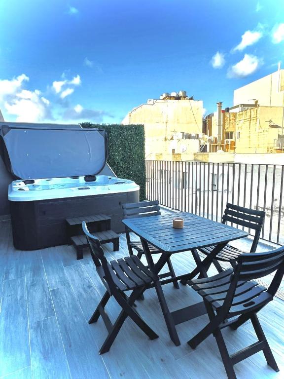 Modern Apartment with Jacuzzi & Sea views, Sliema