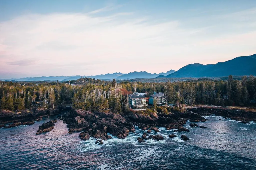 Black Rock Oceanfront Resort, hotel in Ucluelet