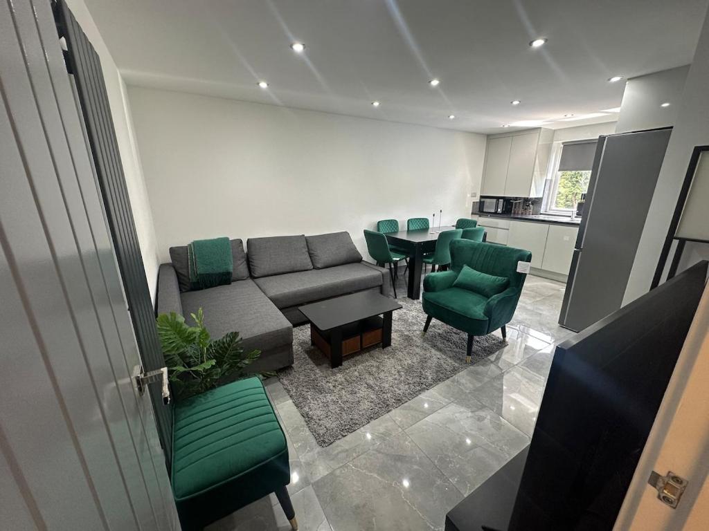 Flat in London, Uxbridge