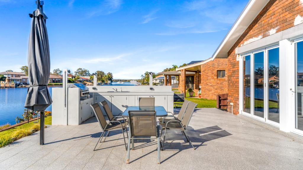 Friendship Key, Forster