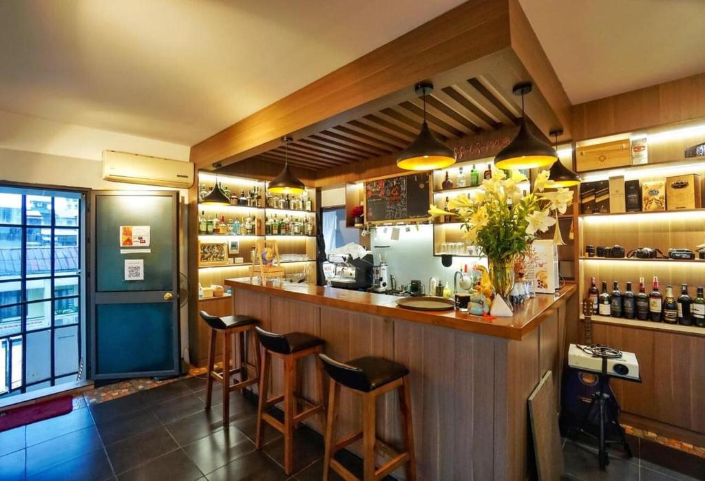 Nha Khach Giao Thong, Hanoj