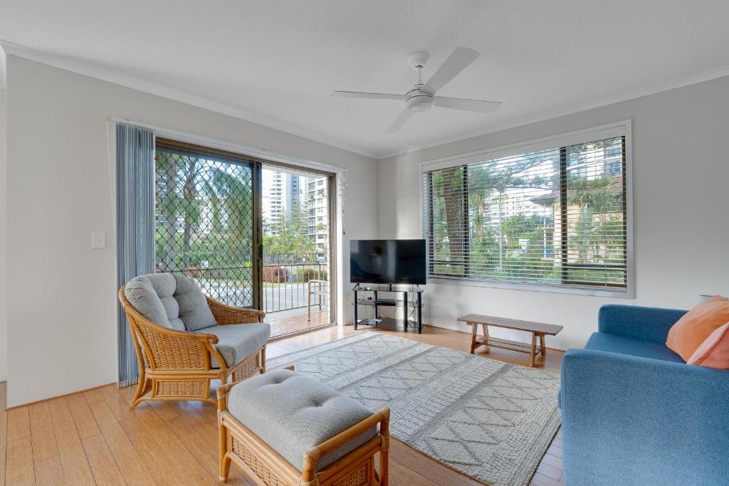 Stylish 2BR in Central Gold Coast Walk to Beach, Gold Coast