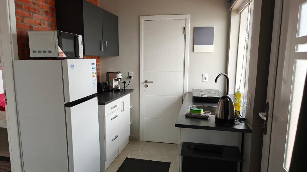 Casa Shalom 2 Room App! Internet! Parking! Sauna! Quiet! Central! Esperanza village! - 2