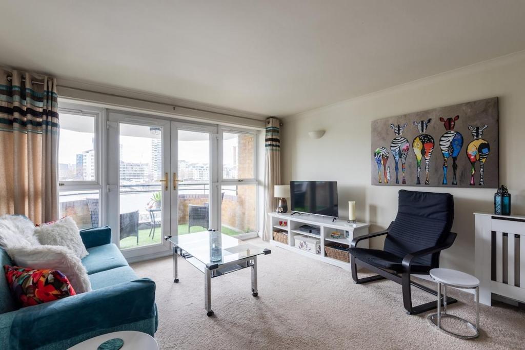Modern One Bed Flat Overlooking the Thames River, Londres
