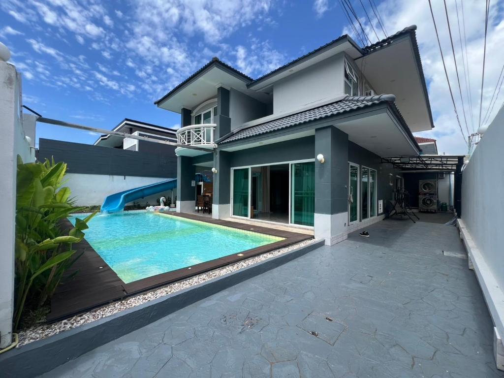 Ngoại cảnh khách sạn