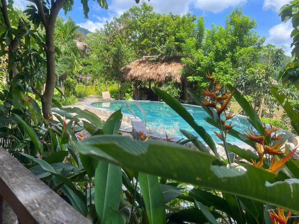 자전거를 타고 마이쩌우 풍경 감상