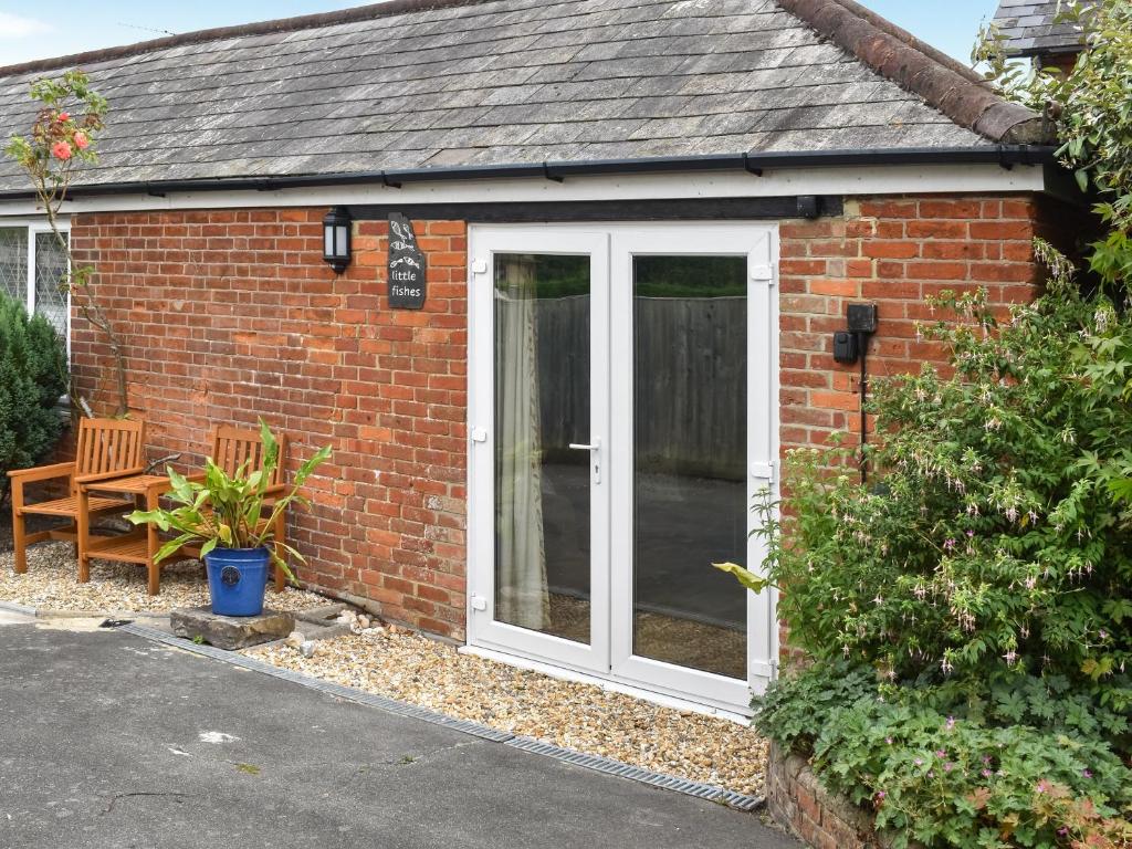Little Fishes, Isle of Wight - pet-friendly stay