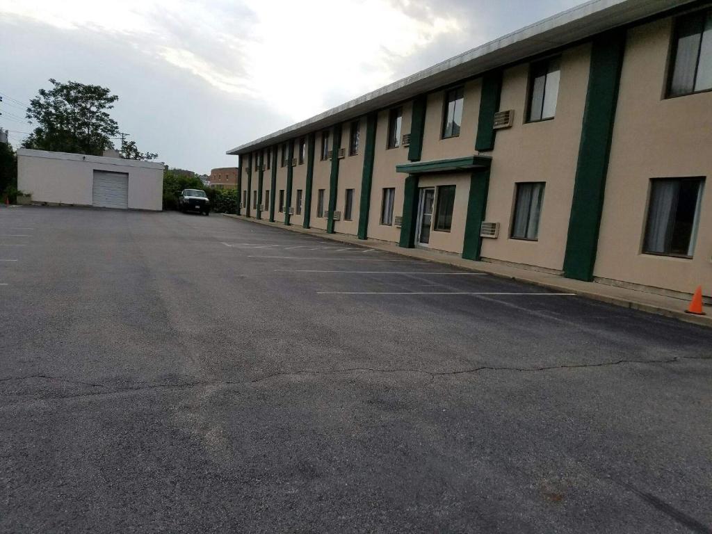 Woonsocket Motor Inn photo