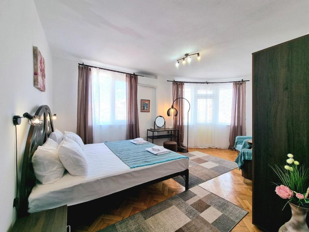 Central - 3BD Holiday Apartment for Family & Friends, Burgas