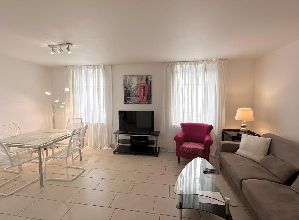 Elegant old port apartment, Cannes