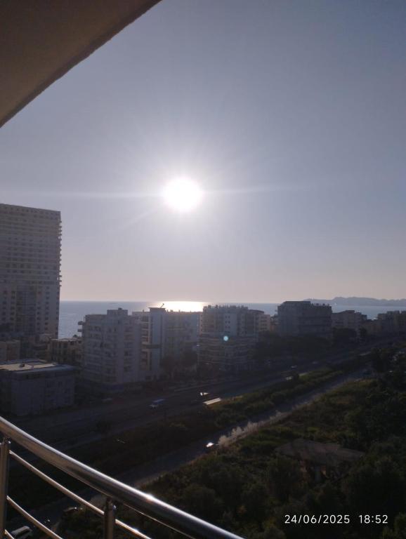 Valmar Apartment, Polisi i Vogël