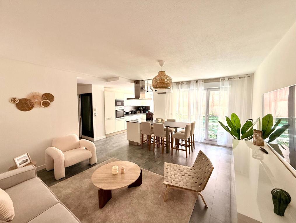 Maison Massilia Longchamp - 2