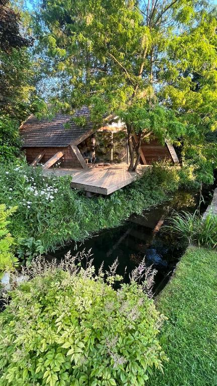 Island A-Frame, Winchester