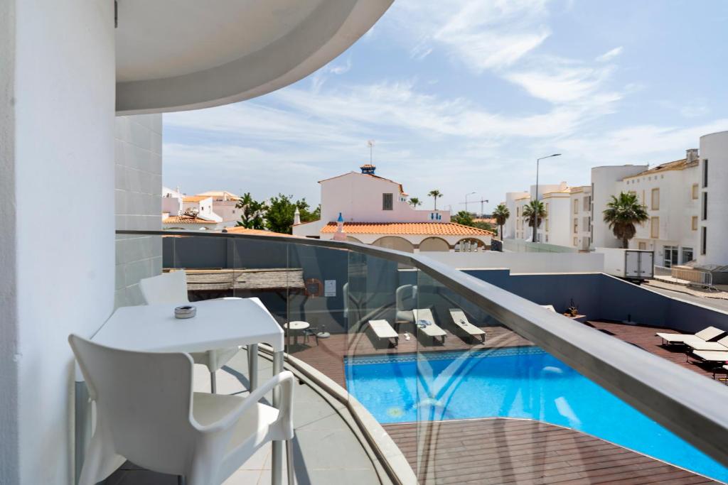 KR Hotels - Albufeira Lounge — Swimming pool in Albufeira, Faro
