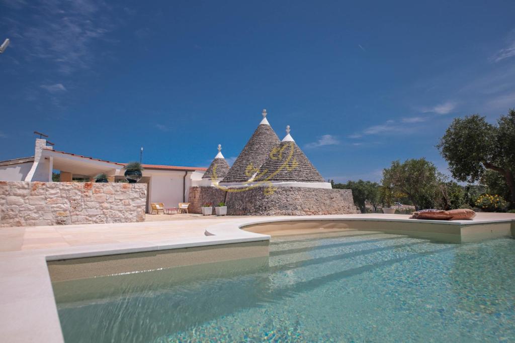 TD Trulli Benedetta with Pool in Peaceful Nature, Castellana Grotte