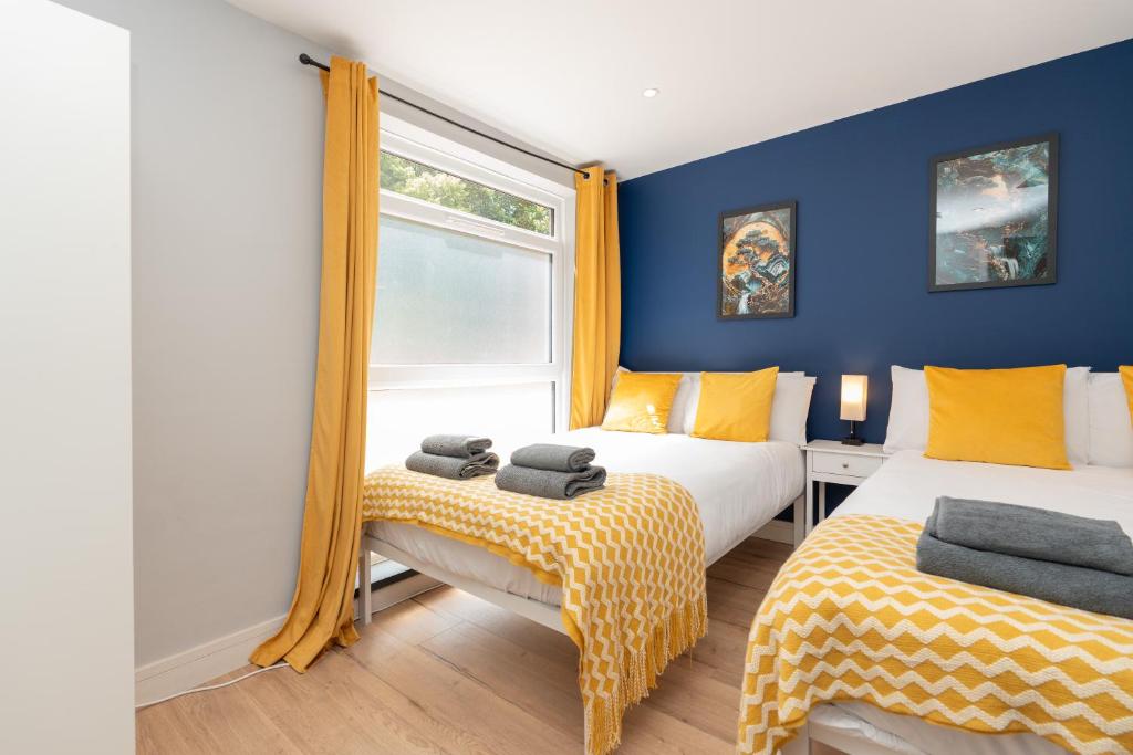 Open Mind Property - 4 Bedroom Flat & FREE parking, Bournemouth