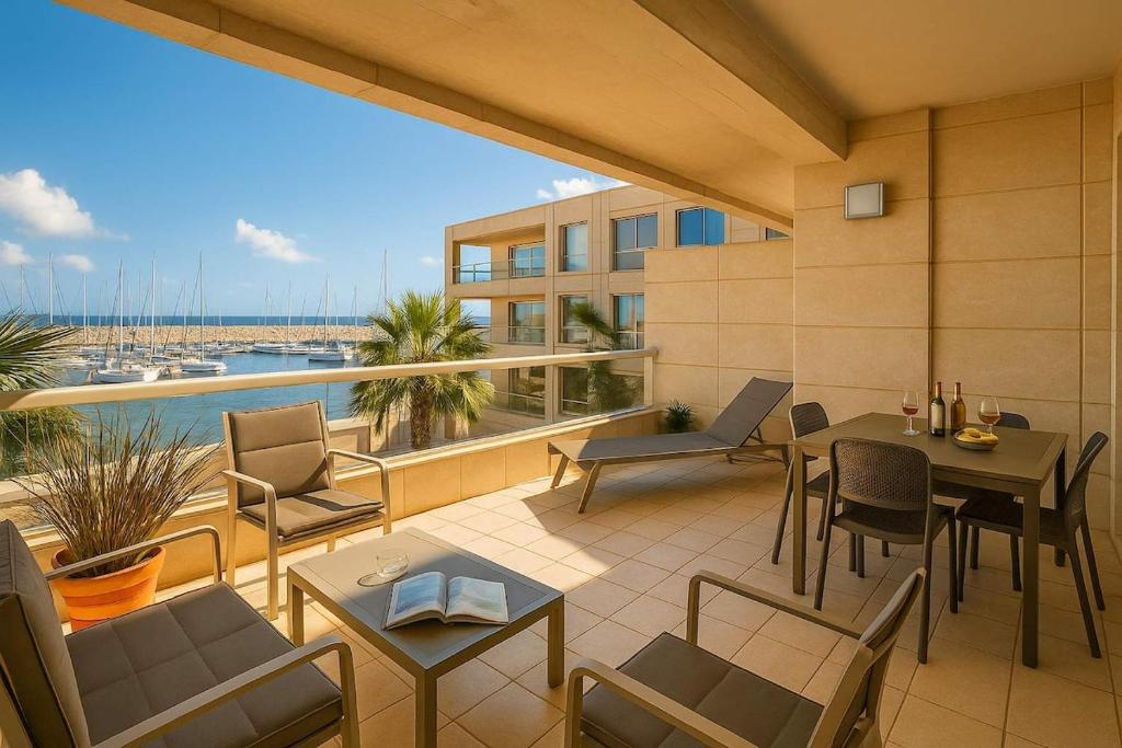 Balcony/terrace, Magnificent 3BR 2BA in Marina Herzliya w  Pool in Herzliya