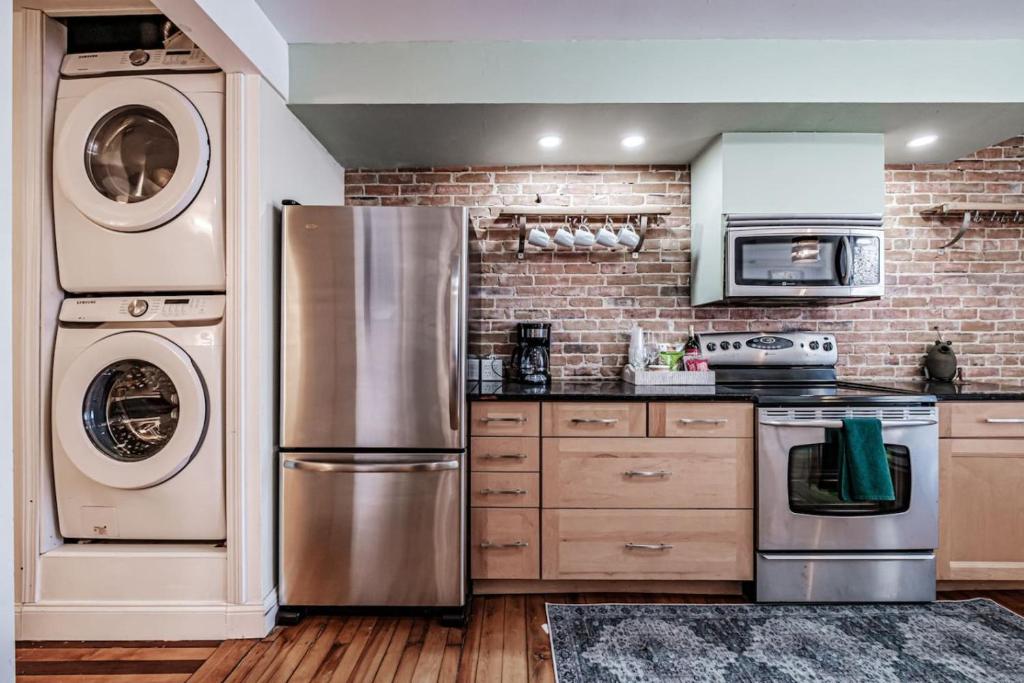 State of Charm - Historic West End Haven, Portland