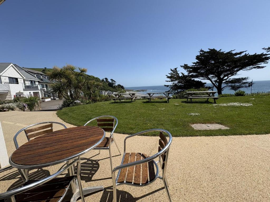 Surf Watch - Mount Brioni, Downderry