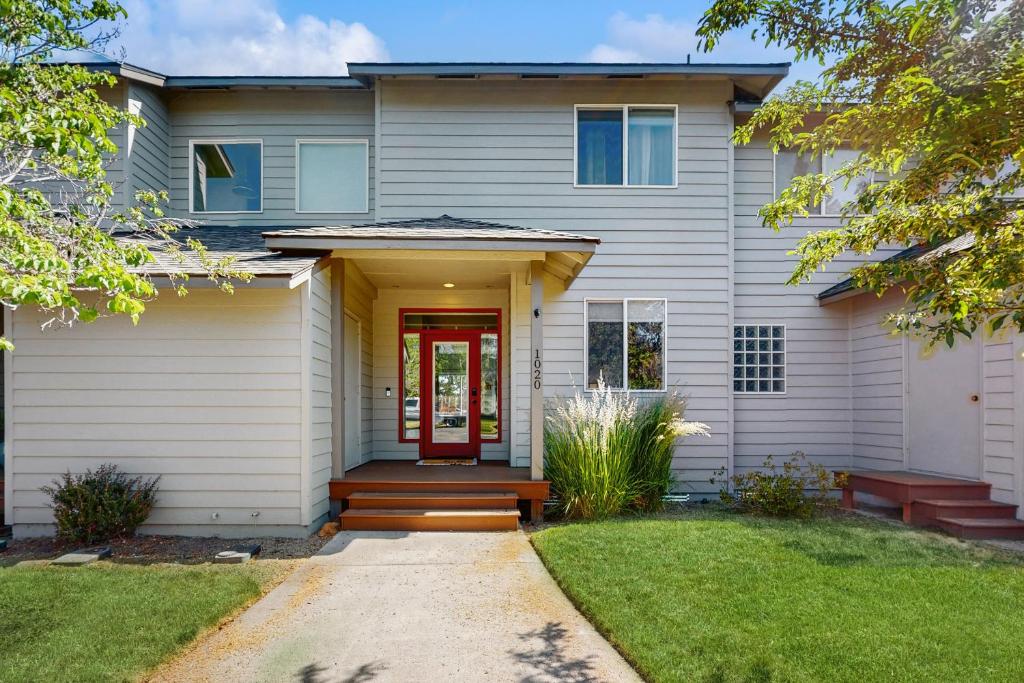 Tee Time Retreat, Redmond