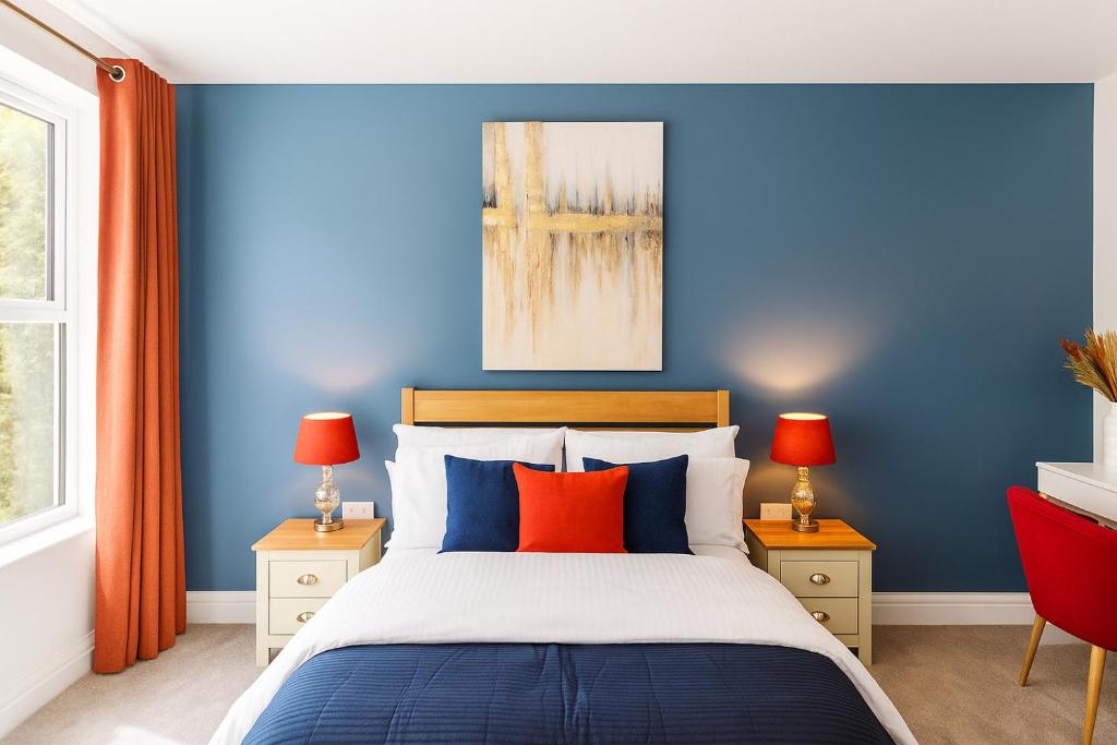 Elegant Windsor Flat - Short Walk to Windsor Castle, River Thames & Train Station, Eton