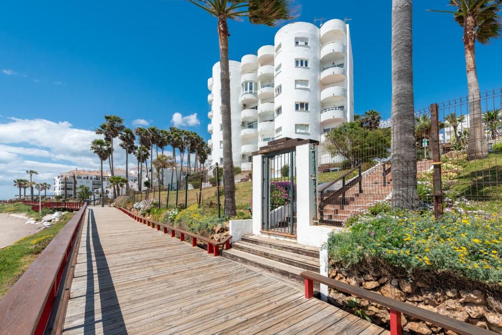 Stunning Beachfront Apartment in Calahonda - 4