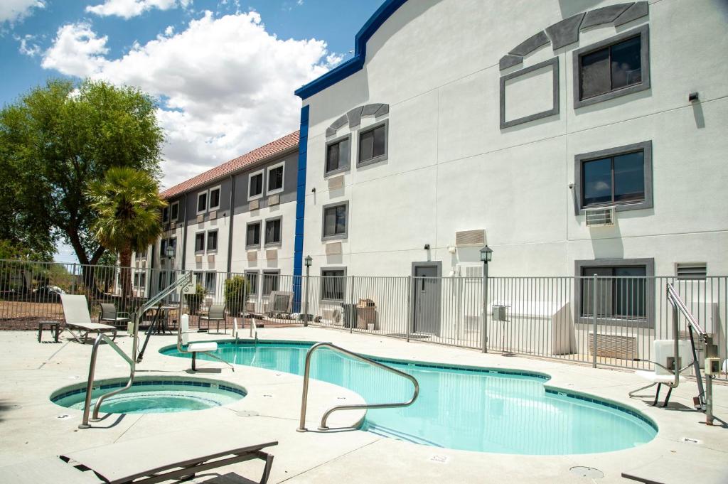 スイミングプール