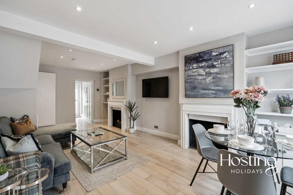 Park House Two Bed Henley Townhouse with Garden, Henley on Thames