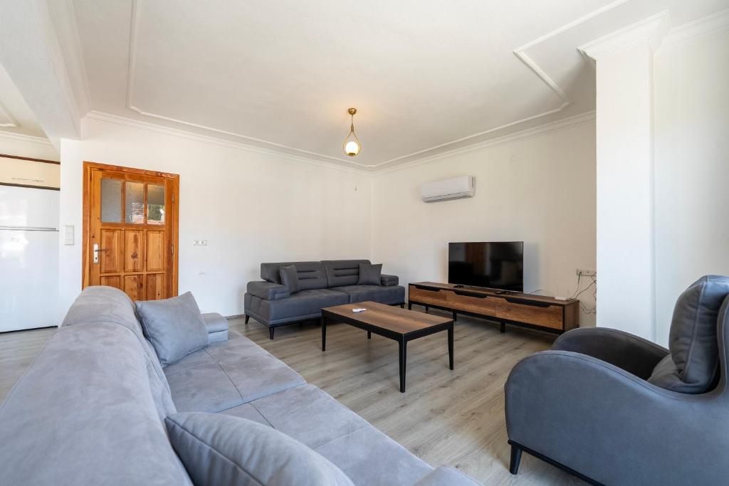 A spacious, comfortable and cozy apartment close to the center of Fethiye, Fethiye