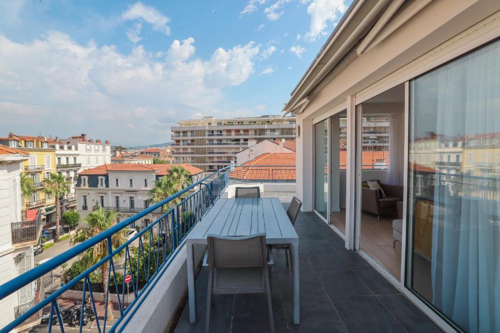 REF 1493 - Cannes -City Center Banane District - 2