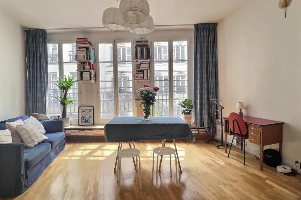 Bright 28m apartment in the old Halles district - 1