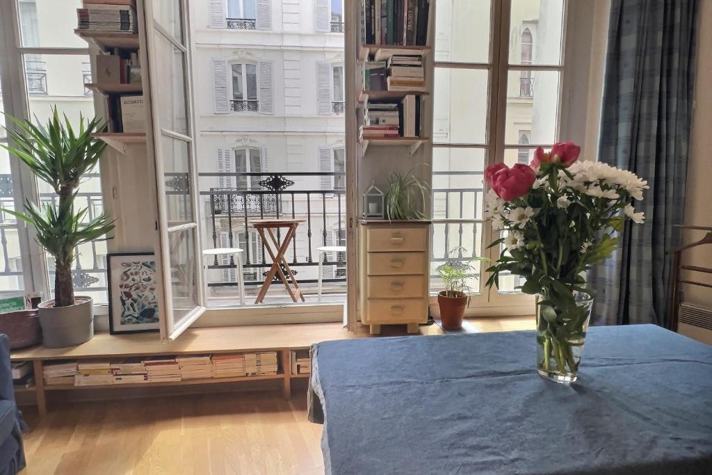 Bright 28m apartment in the old Halles district - 3