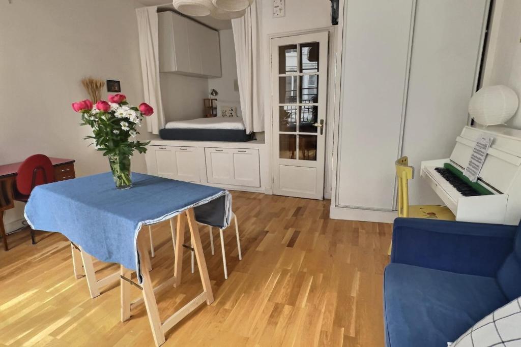 Bright 28m apartment in the old Halles district - 4