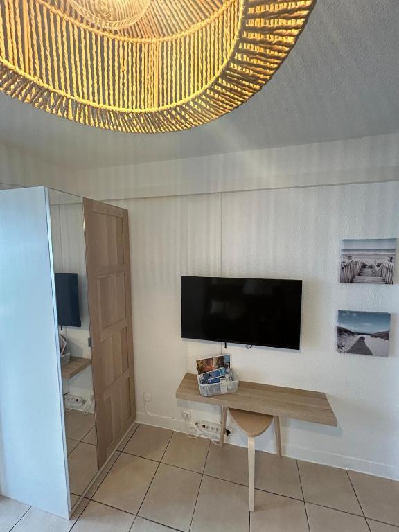Studio lumineux à 120 M de la plage du centre ville - 3