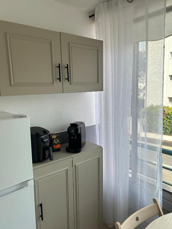 Studio lumineux à 120 M de la plage du centre ville - 4