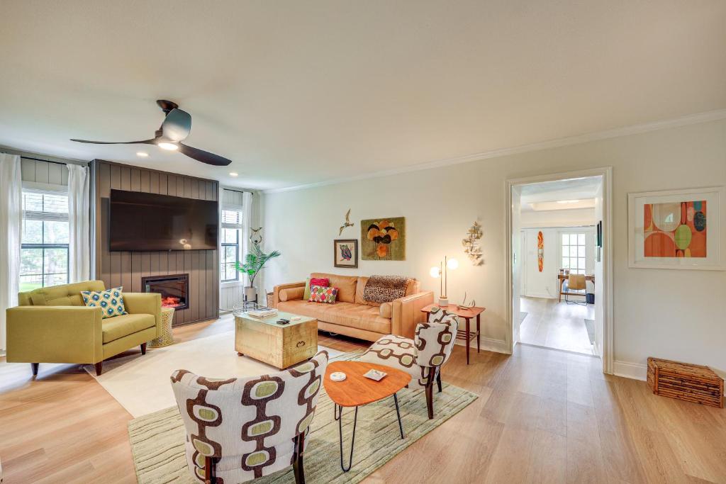 Fire Pit and Ping-Pong Home on Guadalupe River!, Seguin