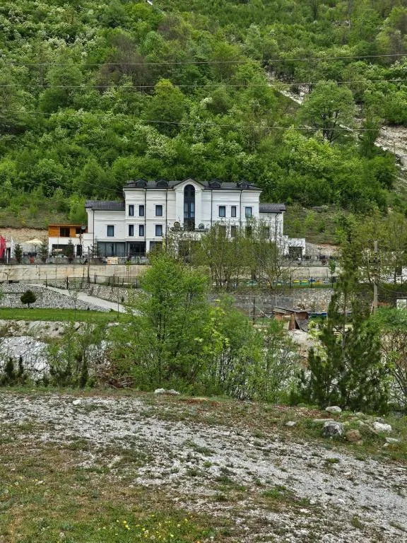 4 Stinët, hotell sihtkohas Valbonë