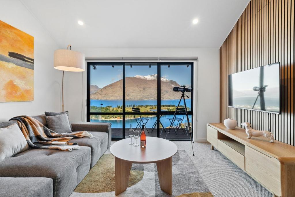 The Lookout – Alpine Lake Views, Queenstown