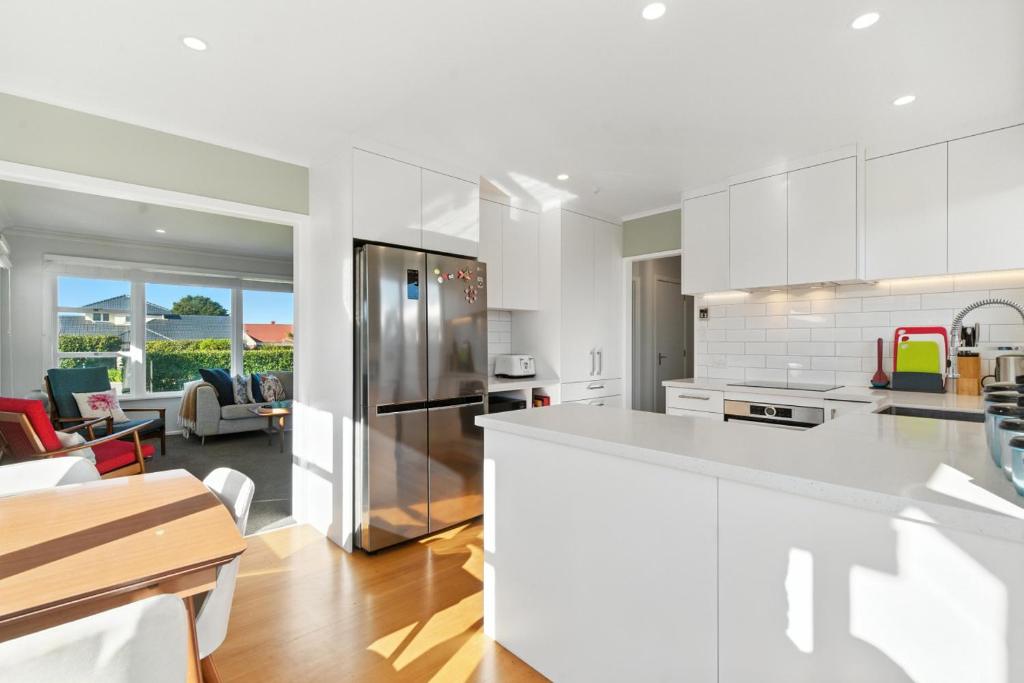 Retro Retreat with Outdoor Oasis, Tauranga