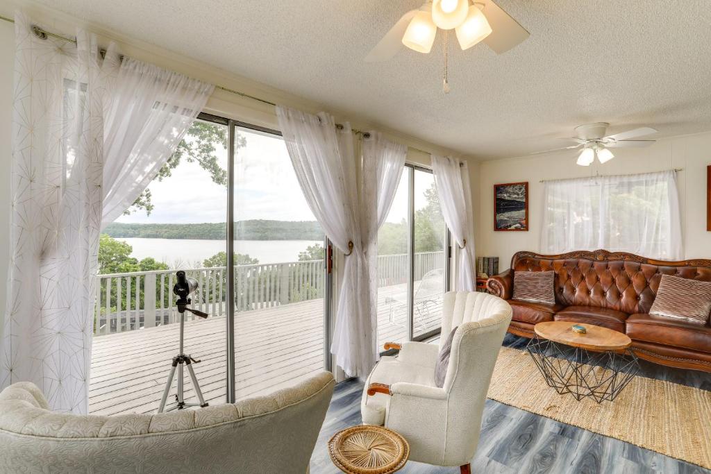 Norfork Lake Views Home with Deck in Henderson, Henderson