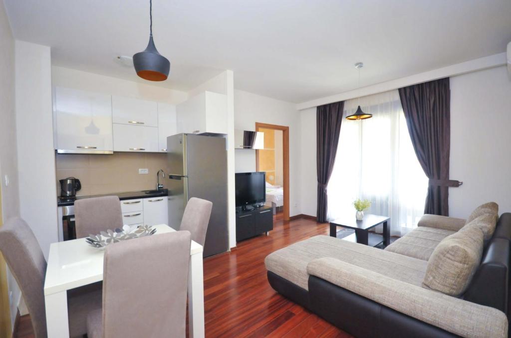 Seaside Apartments Petrovac - 2
