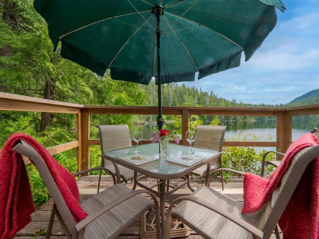 The Lakeside Cottage, Gibsons