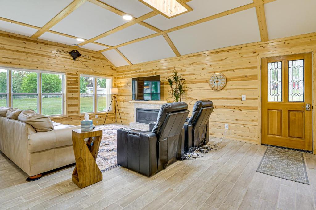 Walk to Shay Lake Updated Home with Water View!, Silverwood