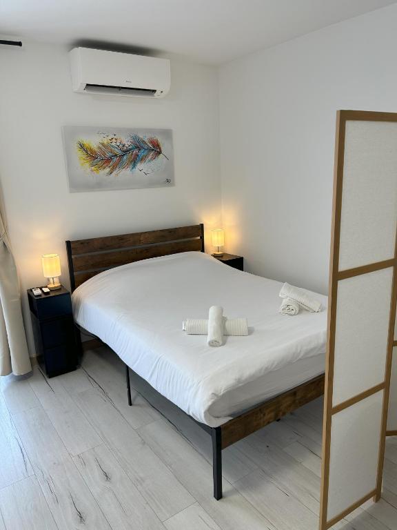 Riviera Retreat - Steps to Beach & Shops, Balcony & AC - 5