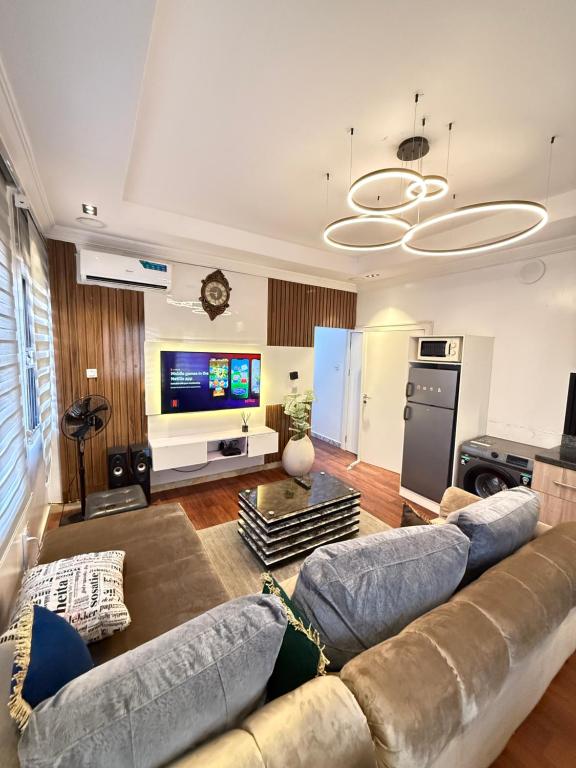 3 bedroom Apt in lekki Phase 1, Lekki