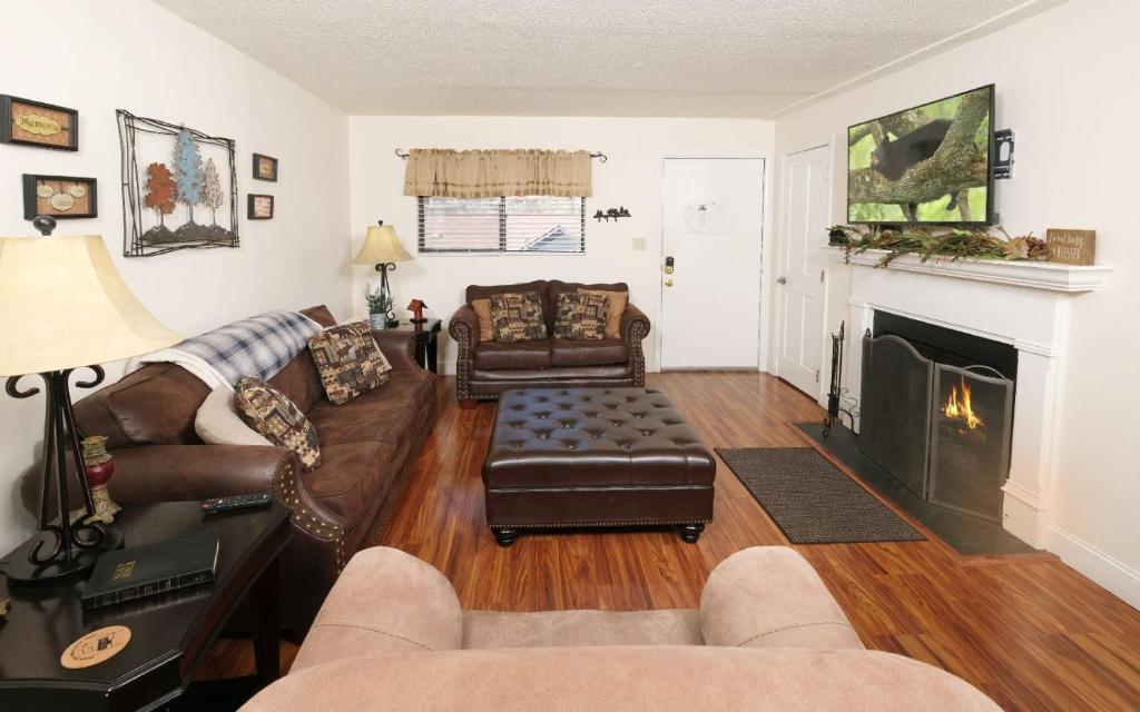 Oak Square 305, Gatlinburg