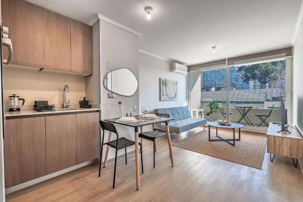 Modern & Fully Equipped Apt Next to Metro, Santiago