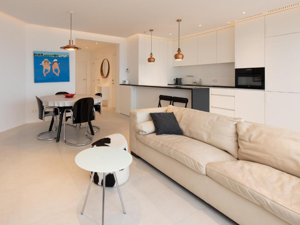 Apartment on Zeedijk with Sea View, Middelkerke